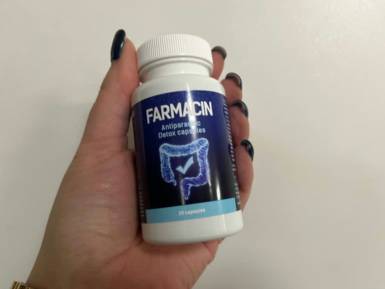 Balení Farmacin v ruce